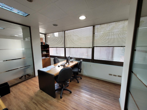 Imagen 6 de 9 de Amplia Oficina En Venta Providencia