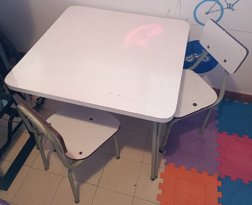 Mesita De Preescolar Con Dos Silla