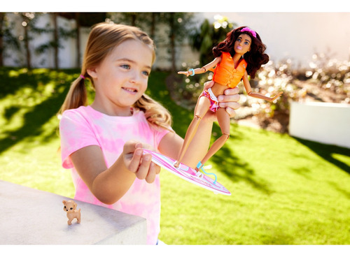Barbie La Película Muñeca Día De Surf Mascota Y Accesorios
