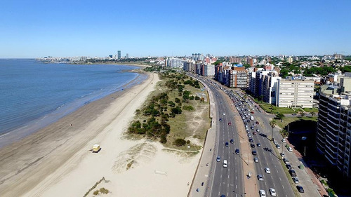 2 Dormitorios , Cocina Definida Con Terraza, 2 Baños, Sobre Rambla