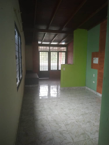 Imagen 2 de 14 de Cristian Guedez 04244576698 / Lomas De La Esmeralda