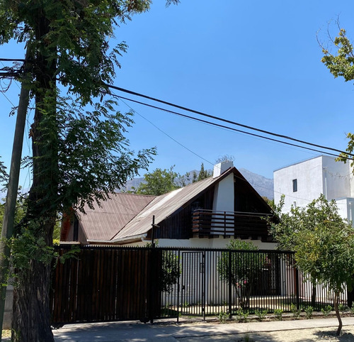 Casa Recien Remodelada En Una Tranquila Calle De La Reina