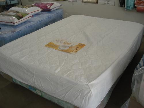 Imagen 4 de 6 de Cubre Colchon Protector Fiberball Ajustable Acolchad 140x190