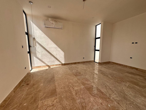 Casa En Venta De 4 Recamaras En Privada Ubicada En Xcanatun