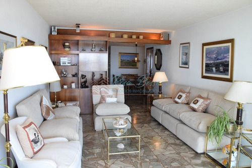 Apartamento En Mansa, 3 Dormitorios *- Ref: 178