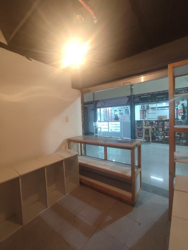 Imagen 8 de 10 de Local Comercial En C.c. Metro Express En San Diego. Vende Crismelia Castillo