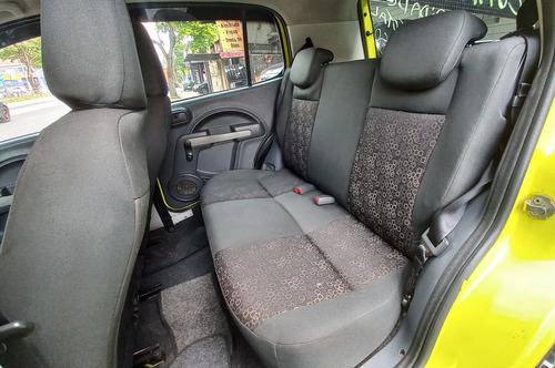 Fiat Uno Uno Vivace 1.0 8V (Flex) 4p