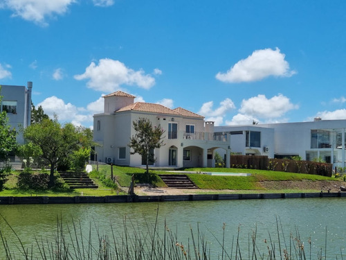 Casa A Estrenar Al Lago De Primera Calidad (dueño Directo)