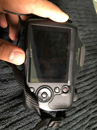 Câmera Digital Sony Com Defeito Para Utilizar Peças.