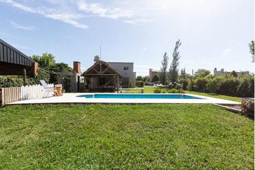 Venta/permuta Casa Quinta 4 Ambientes Con Pileta
