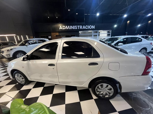 Toyota Etios 1.5 Sedan X