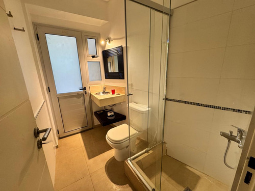 Casa En Tipas Nordelta 280 M2 Cub. Vista Al Lago Venta / Alquila