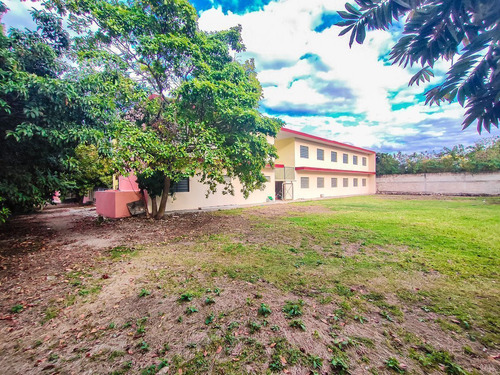 Amplio Edificio Multifuncional En Venta A Dos Cuadras De Per