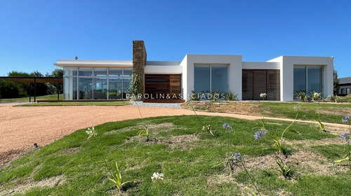 Imagen 5 de 30 de Venta De Espectacular Casa De 4 Dormitorios En Pueblo Mio