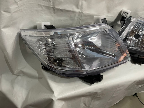 Faro Delantero Para Toyota Hilux Kavak 2012 A 2017