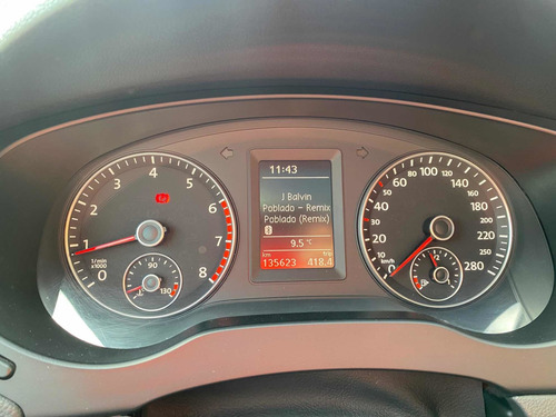 Imagen 10 de 11 de Volkswagen Vento 2.0 Sportline Tsi 200cv 2011