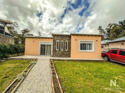 Venta Casa 2 Dormitorios, Cómodos Ambientes Parrillero Y Horno De Leña La Barra