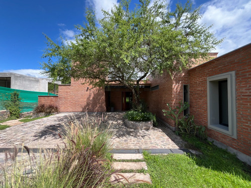 Dueño Vende Casa En Club De Campo La Almona, San Salvador De Jujuy