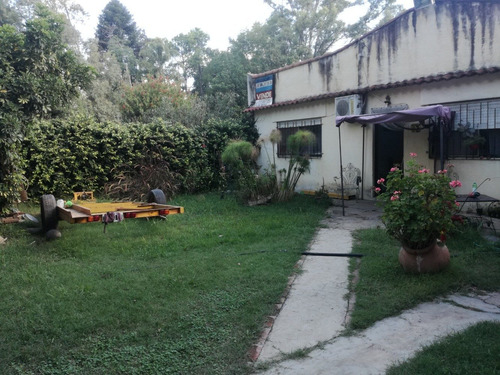 Imagen 2 de 14 de Casa Quinta Con Pileta Habitable A Reciclar Zona Arbolada
