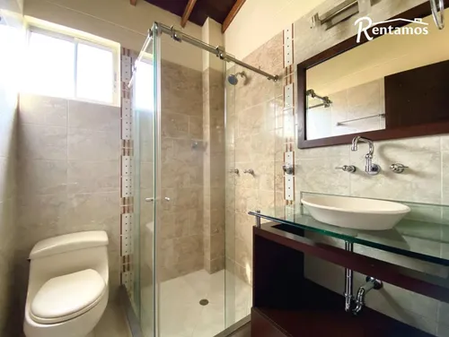 Casa En Arriendo En Loma Del Escobero. Cod A11426