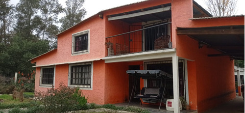 Se Vende Gran Propiedad En Parque Del Plata Norte, Zona Portuarios. Casa De 2 Pisos Con Balcón Vista Al Arroyo. Zona Muy Tranquila, Entorno Con Mucha Naturaleza, Calma Y Paz. Casa Grande Y Muy Cómoda.