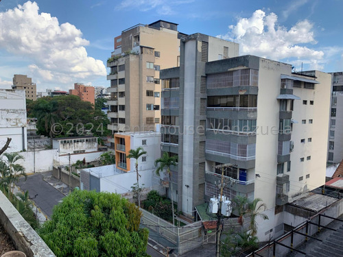 Ss: Vende Apartamento 25-3965 En La Florida De 150 M2, 3h/3b/1pe