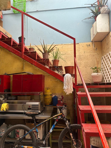 Excelente Oportunidad De Negocio. Local En Esquina