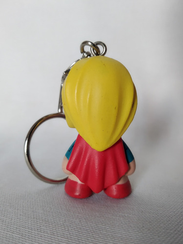 Imagen 2 de 2 de Llavero Superchica Supergirl Kidrobot