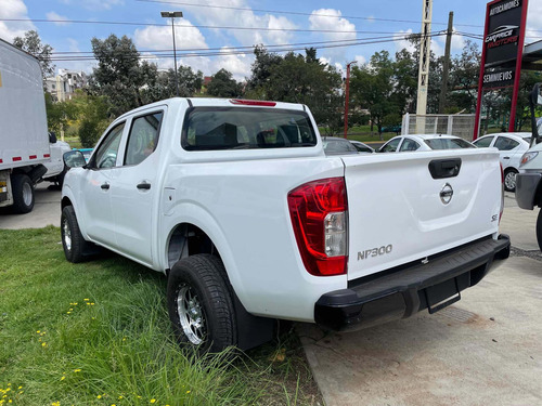 Imagen 5 de 15 de Nissan Np300 2018 2.4 Doble Cabina Se Aa Pack Seg Mt
