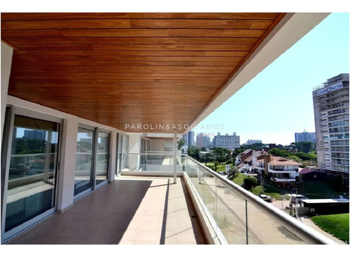 Venta De Apartamento 2 Dormitorios, Punta Del Este