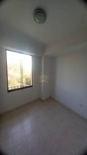 Apartamento En Alquiler En El Bosque, Semi Amoblado. 3 Habitaciones, Planta Eléctrica. Lm