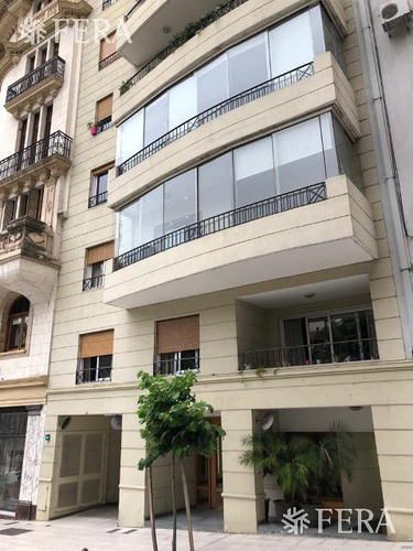 Venta De Departamento De 3 Ambientes Con Cochera En Recoleta