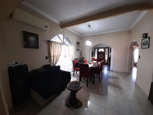 Venta Casa 319m2 Con Patio, Pileta Y Cochera En Don Bosco Quilmes, Apto Credito !!!