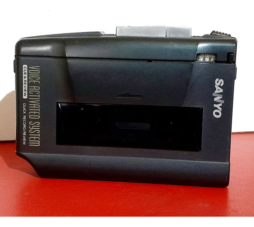 Walkman Sanyo. Cassetera Radio. Impecable. No Probado Marrón (Usado)