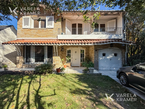 Casa En Venta En Acassuso Con Jardín