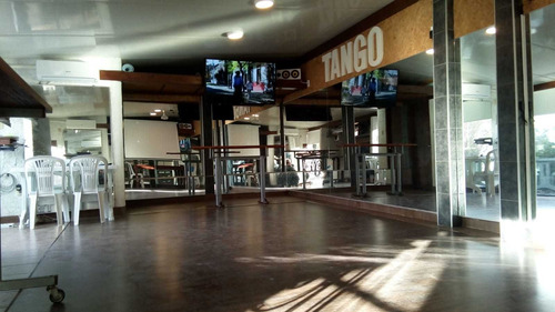 Salón Para Clases Conferencias Charlas Reuniones O Gimnasia