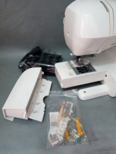 Imagen 4 de 6 de Máquina De Coser