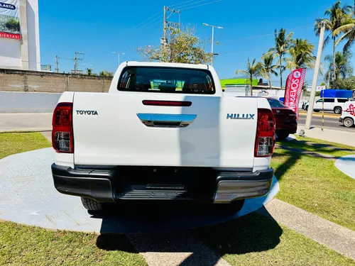 Toyota Hilux 2.7 Cabina Doble Sr Mt