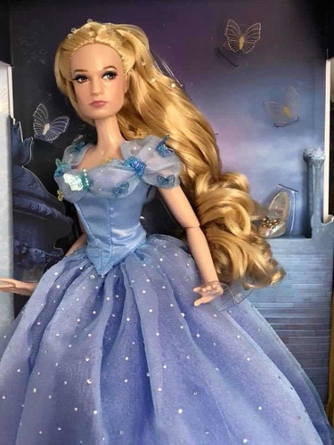 Boneca Limitada Cinderella Live Action Lily James Disney