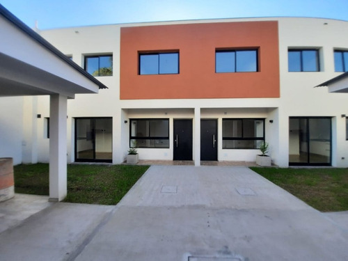 Imagen 3 de 28 de Impecable Condominio De Dúplex