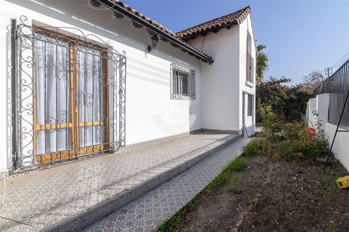 Hermosa Casa Colonial / Sector Residencial De Ñuñoa