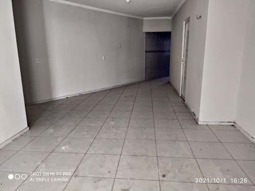 Imagem 3 de 15 de Casa Ampla Na Cidade De Crateús-ce (esquina) Com 136m2 De Área Construida E Com Estrutura Pronta Para Ampliacão