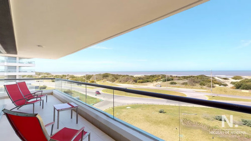 Pent House De 3 Dormitorios En Suite En Edificio Blue Bird , Punta Del Este , Playa Brava