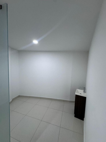 Consultorio Médico Nuevo En Excelentes Condiciones, Dividido En 2 Areas Totalmente Equipadas