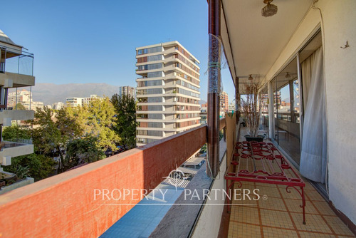 Amplio Departamento En Luis Thayer Ojeda A 7 Minut...