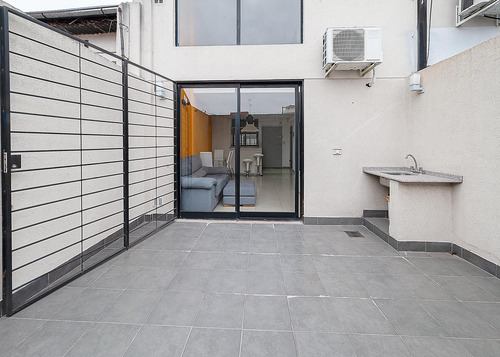 Venta Departamento De Dos Ambientes Con Patio En Flores
