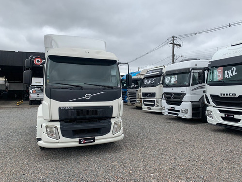 Imagem 3 de 15 de Volvo Vm 330 Ano 2015 Ishift Com Ar Condicionado Abaixo Fip