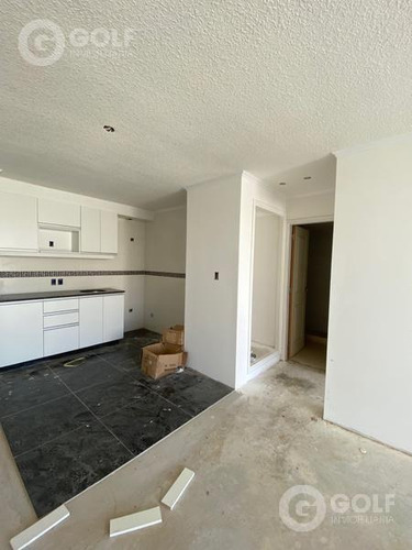 Vendo Apartamento De 1 Dormitorio Con Patio Lateral, A Estrenar, Garaje Opcional, Pocitos