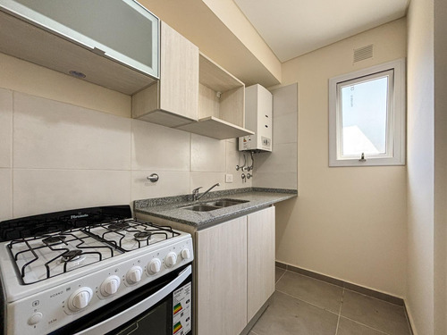 Departamento De 2 Dormitorios A Estrenar Con Cochera, Patio Y Amenities