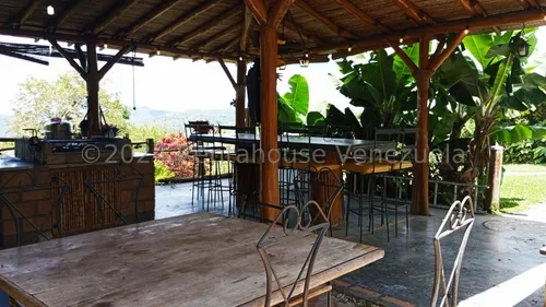 Bellisima Propiedad, Casa Estilo Colonial En Venta Ubicada En Oripoto 24-27451